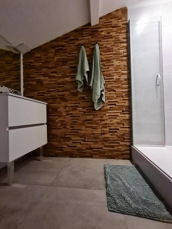Escapadeveyloise-Nuit Romantique-Spa-Cine-Champagne Pont-de-Veyle Kültér fotó