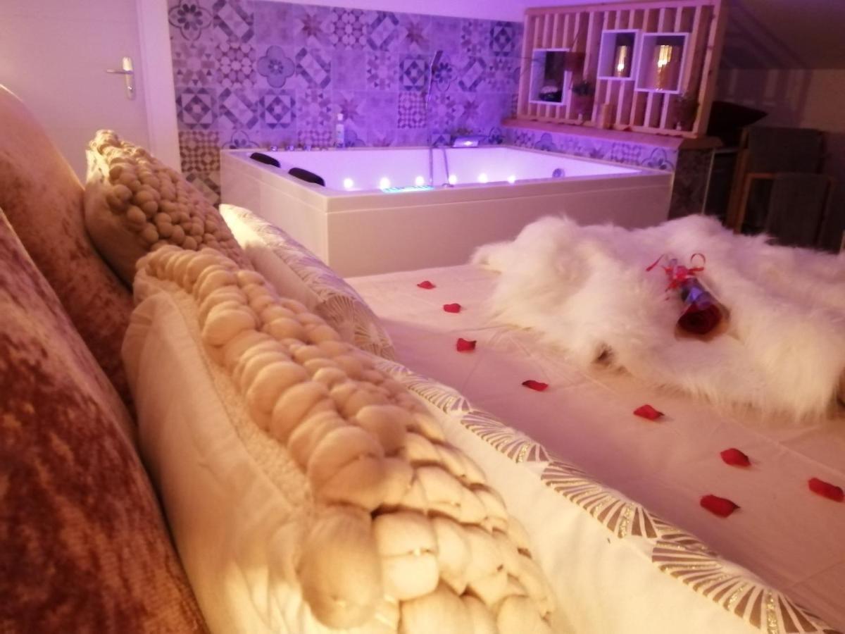 Escapadeveyloise-Nuit Romantique-Spa-Cine-Champagne Pont-de-Veyle Kültér fotó